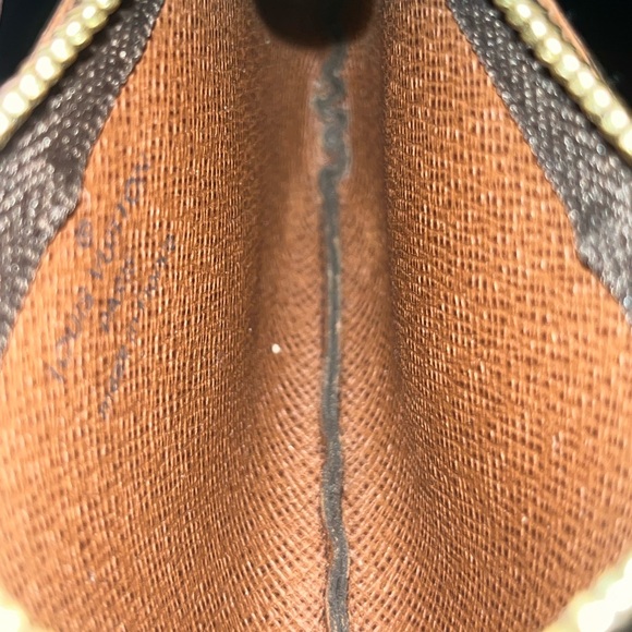 Louis Vuitton key pouch - Picture 8 of 13